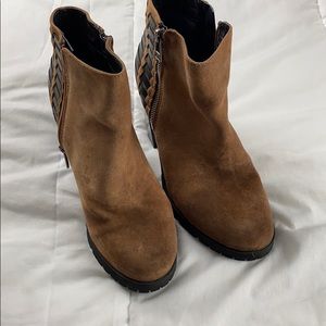 Sam Edelman pretty brown ankle bootie